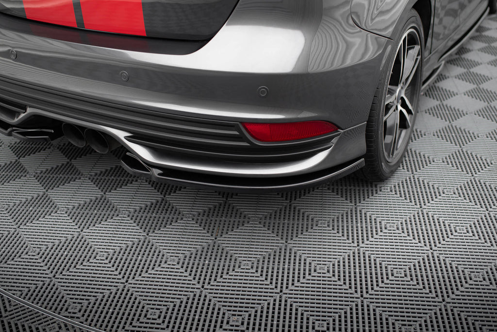 Splitter Laterali Posteriori V.2 compatibili con Ford Focus ST Mk3 Facelift (2015-2018)
