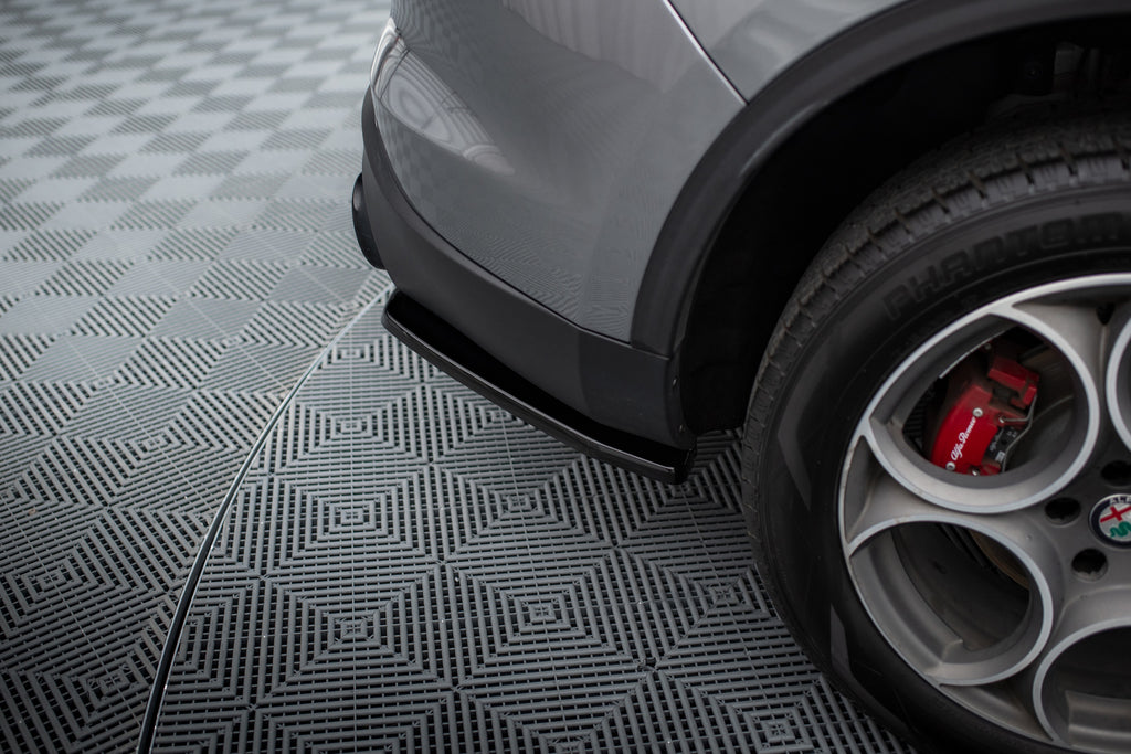 Splitter Laterali Posteriori compatibili con Alfa Romeo Stelvio Mk1 (2016-2022)