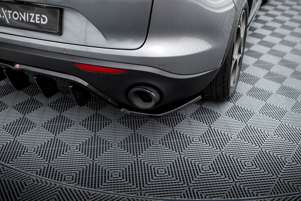 Splitter Laterali Posteriori compatibili con Alfa Romeo Stelvio Mk1 (2016-2022)