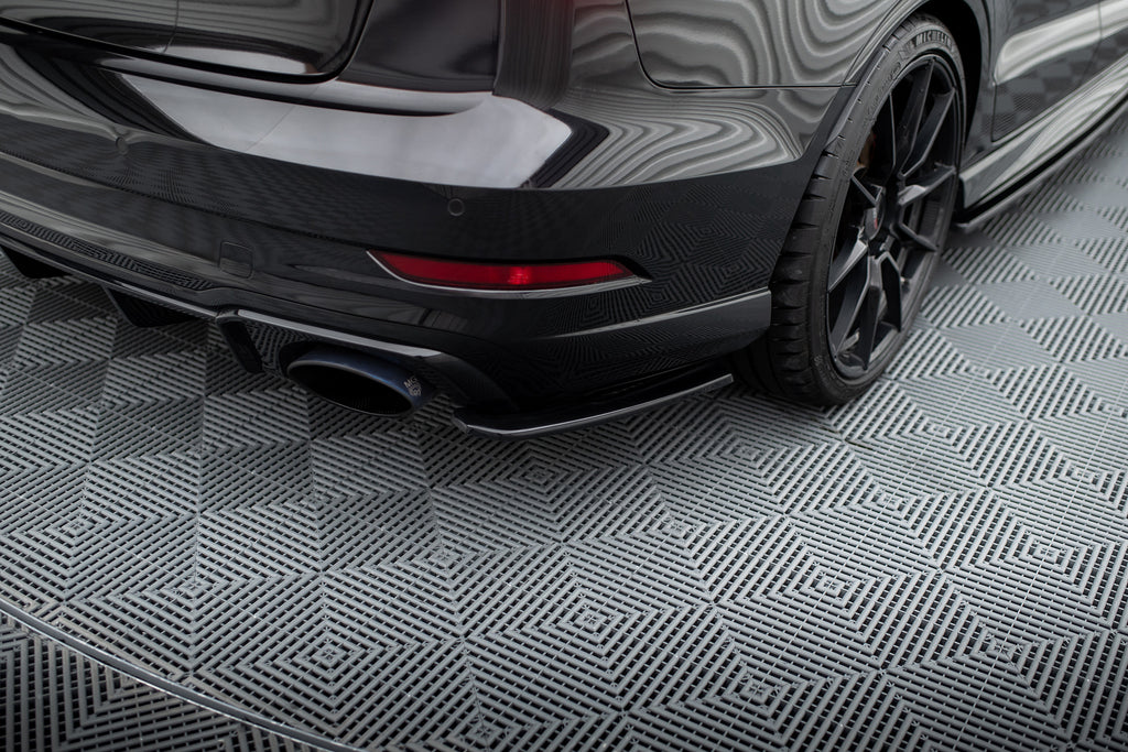 Splitter Laterali Posteriori compatibili con Audi RS3 Sedan 8V Facelift (2016-2020)