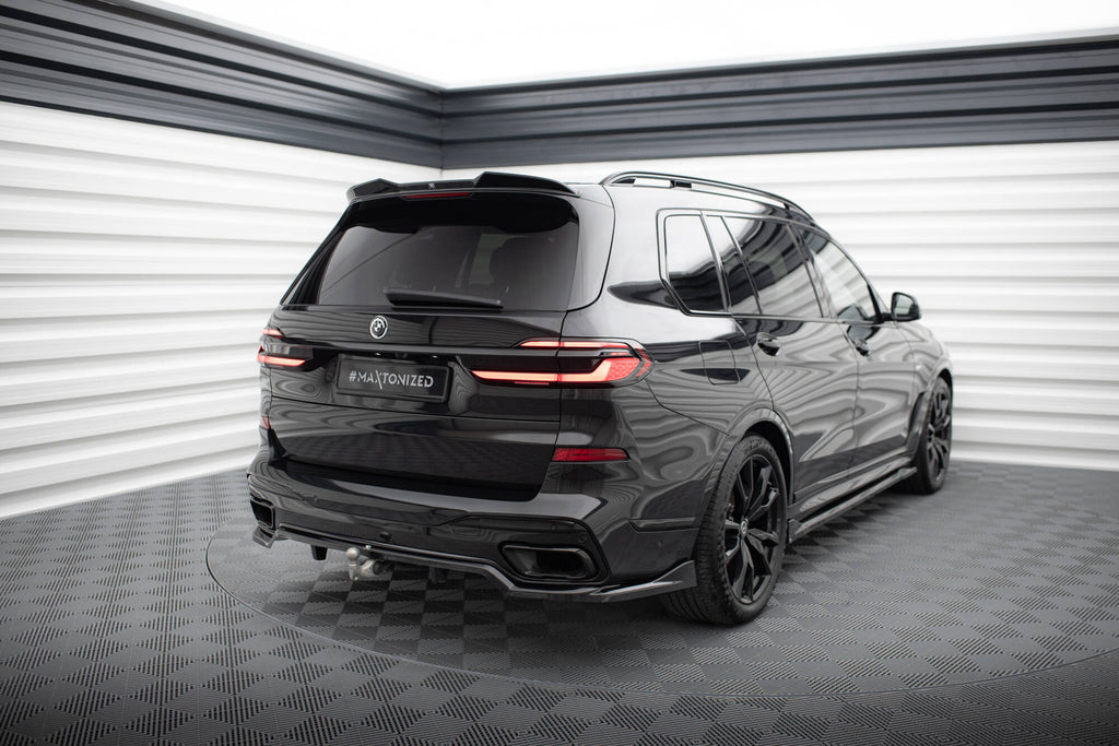 Dettaglio splitter posteriore centrale BMW X7 M-Pack