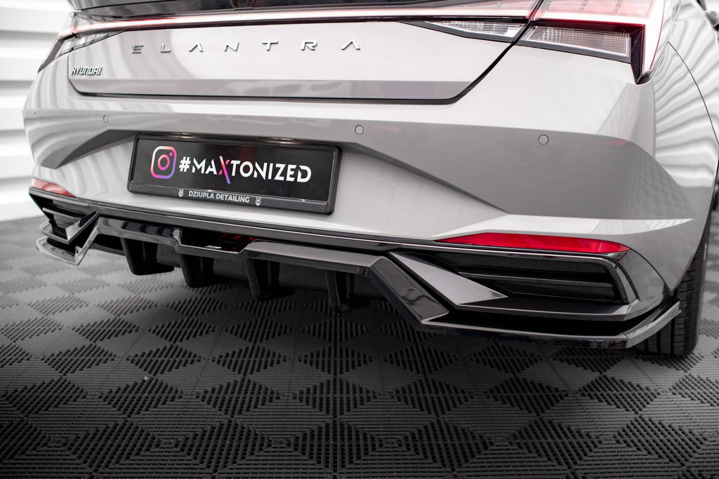Splitter Posteriore Centrale con barre verticali Hyundai Elantra Mk7 montato