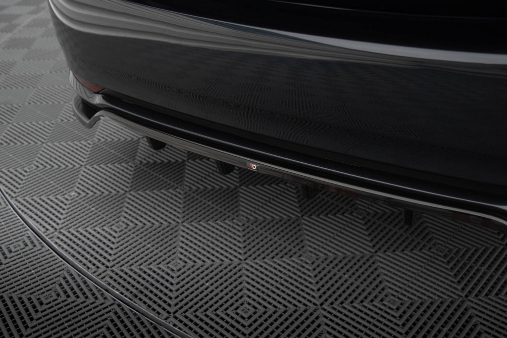 Splitter Posteriore Centrale con Barre Verticali Toyota Avensis Berlina Mk3 Facelift Maxton Design