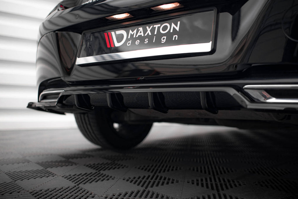 Splitter Posteriore Centrale con Barre Verticali Toyota Corolla Hatchback Mk12