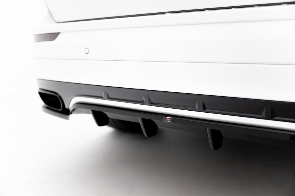 Splitter Posteriore Centrale con Barre Verticali compatibile con Volvo XC60 Mk2 R-Design Mk2 (2017-2021)