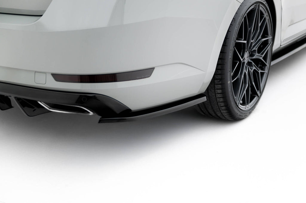 Kit Completo Splitter compatibile con Skoda Superb Liftback Mk3 (2015-2019)
