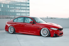 Load image into Gallery viewer, Fiancata BMW M3 F80 con diffusori Maxton Design