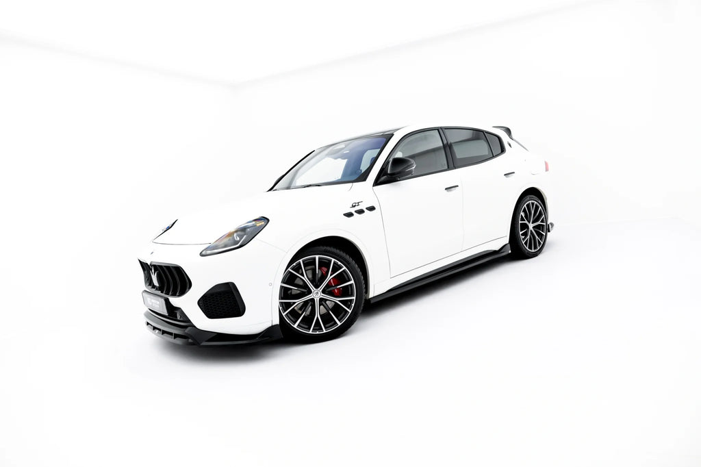 Profilo laterale Maserati Grecale con diffusori sotto minigonne