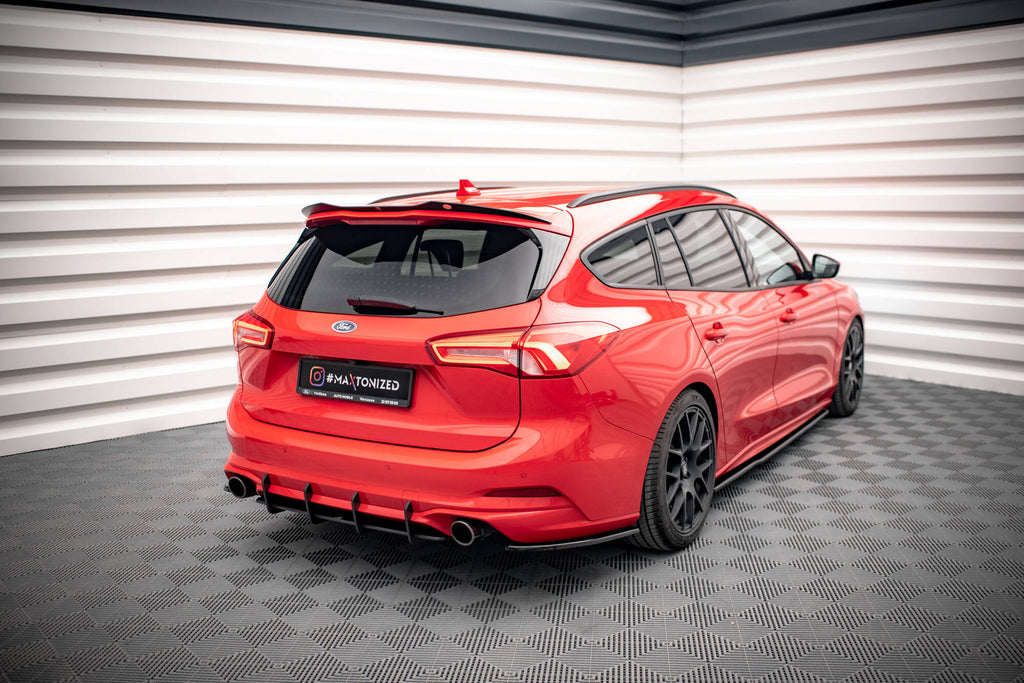 Diffusore posteriore Street Pro montato su Ford Focus ST Station Wagon