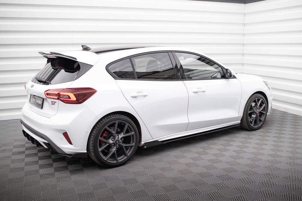 Diffusori minigonne Street Pro con flap montati su Focus ST Mk4