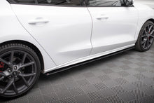 Carica l'immagine nel visualizzatore di Gallery, Diffusori minigonne Street Pro montati su Ford Focus ST Mk4