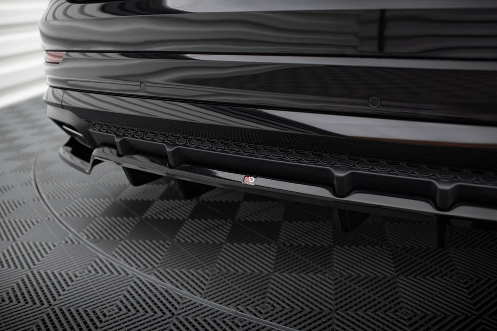 https://maxtondesign.com/hpeciai/5a941b1f849bedf7c8d6a15d3a4886f0/eng_pm_Rear-Splitter-with-vertical-bars-V-1-Audi-SQ8-Q8-S-Line-Mk1-Facelift-20998_3.jpg