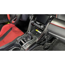 Carica l'immagine nel visualizzatore di Gallery, CarbonWorks Rivestimento console centrale in carbonio per Honda Civic Type R FK8/FK7 2017-2023 - foto 3