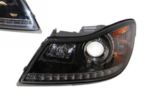 Carica l'immagine nel visualizzatore di Gallery, Fari Anteriori Day Light Skoda Octavia '09 Black Skoda Octavia