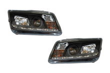 Carica l'immagine nel visualizzatore di Gallery, Fari Anteriori Day Light Volkswagen Bora/Jetta 4 '99 Black Volkswagen Jetta