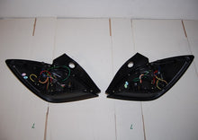 Carica l'immagine nel visualizzatore di Gallery, Fanali Posteriori Cardna Opel Astra H 3P 04-08 Led Black Opel Astra