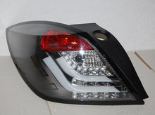 Carica l'immagine nel visualizzatore di Gallery, Fanali Posteriori Cardna Opel Astra H 3P 04-08 Led Black Opel Astra