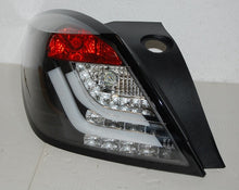 Carica l'immagine nel visualizzatore di Gallery, Fanali Posteriori Cardna Opel Astra H 3P 04-08 Led Black Opel Astra