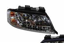 Carica l'immagine nel visualizzatore di Gallery, Fari Anteriori Day Light Audi A6 C5 99-00 Audi A6