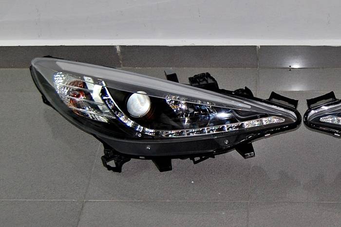 Fari Anteriori Day Light Peugoet 207 Nero Peugeot 207
