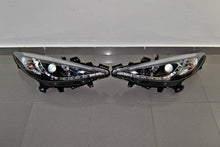 Carica l'immagine nel visualizzatore di Gallery, Fari Anteriori Day Light Peugoet 207 Nero Peugeot 207