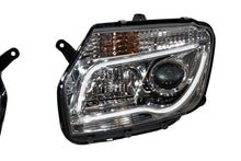 Carica l'immagine nel visualizzatore di Gallery, Fari Anteriori Day Light Dacia Duster 10 Dacia Duster