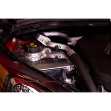 Load image into Gallery viewer, Vaschetta acqua radiatore Ford Fiesta ST Mishimoto nera