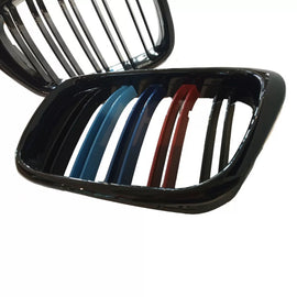 Griglie anteriori per BMW 5 E39 96-03 M4 stile con doppio griglia Tri-colore / nere lucide 2 pezzi