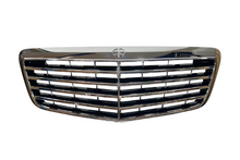 Carica l'immagine nel visualizzatore di Gallery, Griglia Mercedes W211 2007-2009 Look AMG Mercedes W211