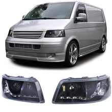Carica l'immagine nel visualizzatore di Gallery, Fari anteriori con LED Luce diurna stile nero per VW Transporter Bus T5 03-09