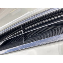 Carica l'immagine nel visualizzatore di Gallery, CarbonWorks Prese d'aria cofano in carbonio per BMW M3 F80 2014-2018 e M4 F82 2014-2022 - foto 7