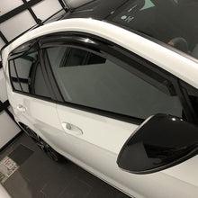 Carica l'immagine nel visualizzatore di Gallery, Frangivento Anteriore e Posteriore SK-Import Fumé Volkswagen Golf Mk7 - foto 3
