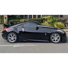 Vista posteriore Nissan 350Z con spoiler Nismo Style
