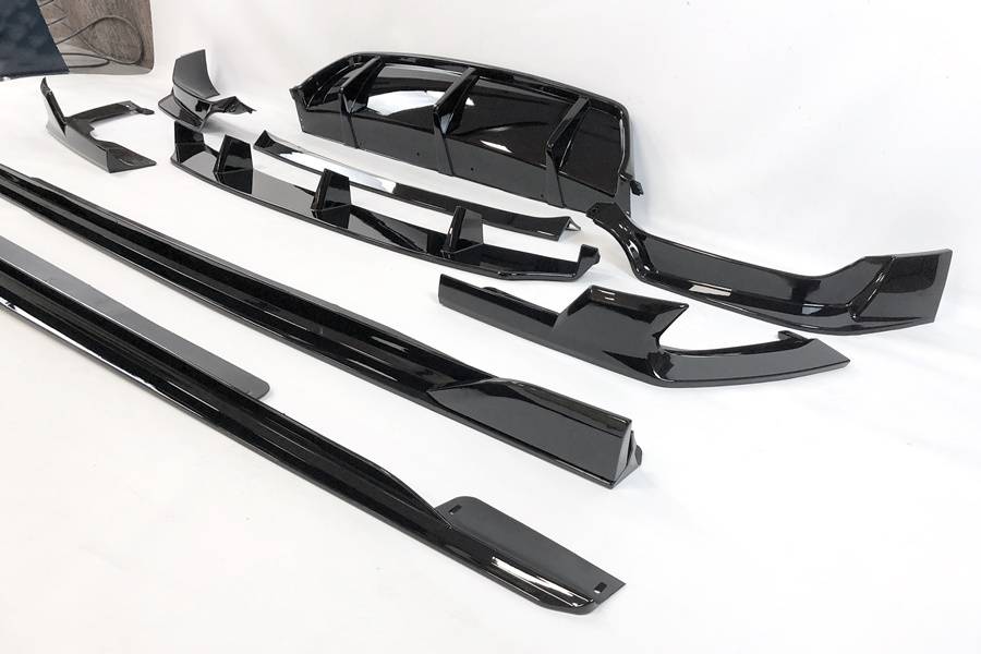 Body Kit BMW G06 X6 Look M Performance Nero lucido BMW G06