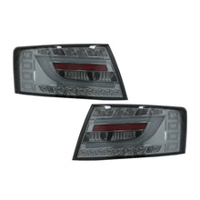 Carica l'immagine nel visualizzatore di Gallery, Barra LED fanali posteriori per Audi A6 C6 4F berlina (04.2004-2008) 6-perno fumé