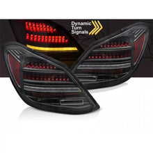 Carica l'immagine nel visualizzatore di Gallery, Kit fanali posteriori per Mercedes Classe C W205 berlina 2014-2021, nero-rosso base, con dinamico Indicatore