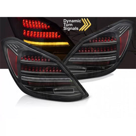 Kit fanali posteriori per Mercedes Classe C W205 berlina 2014-2021, nero-rosso base, con dinamico Indicatore