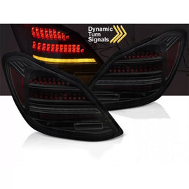 Kit fanali posteriori per Mercedes Classe C W205 berlina 2014-2021, rosso fumé base, con dinamico Indicatore