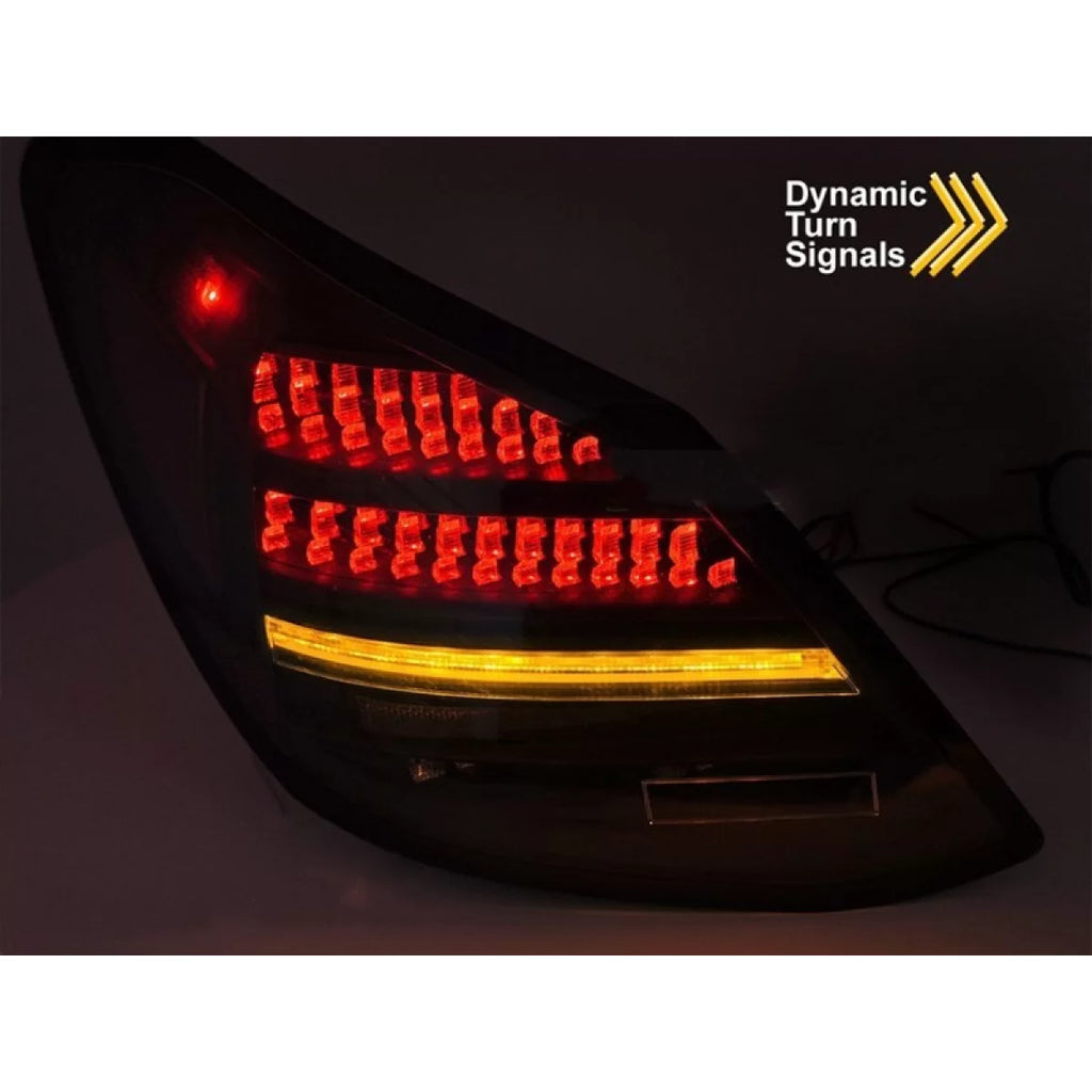 Set fanali posteriori per Mercedes Classe C W205 berlina 2014-2021, rosso fumé base, con dinamico Indicatore