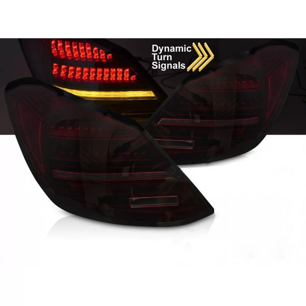Set fanali posteriori per Mercedes Classe C W205 berlina 2014-2021, rosso fumé base, con dinamico Indicatore