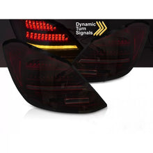 Carica l'immagine nel visualizzatore di Gallery, Set fanali posteriori per Mercedes Classe C W205 berlina 2014-2021, rosso fumé base, con dinamico Indicatore