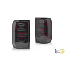 Carica l'immagine nel visualizzatore di Gallery, Set fanali posteriori per Volkswagen Amarok 2009-2020 con dinamico Indicatore di direzione, fumé, sinistro e destro LED