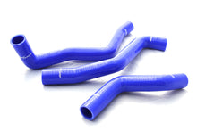 Carica l'immagine nel visualizzatore di Gallery, Dettaglio dei manicotti in silicone per il circuito di raffreddamento della Mazda RX-8