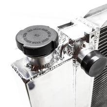 Carica l'immagine nel visualizzatore di Gallery, Dettaglio attacchi radiatore alluminio Cooling Solutions BMW E36