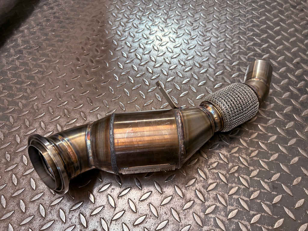 Downpipe BAQ Exhaust BMW 116i / 118i F20, 218i F22, 318i F30 1.5 B38 senza filtro particolato (2015-2018) – foto 1