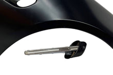Carica l'immagine nel visualizzatore di Gallery, Parafanghi Anteriore BMW E90 05-11 Look M3 BMW E60,E61