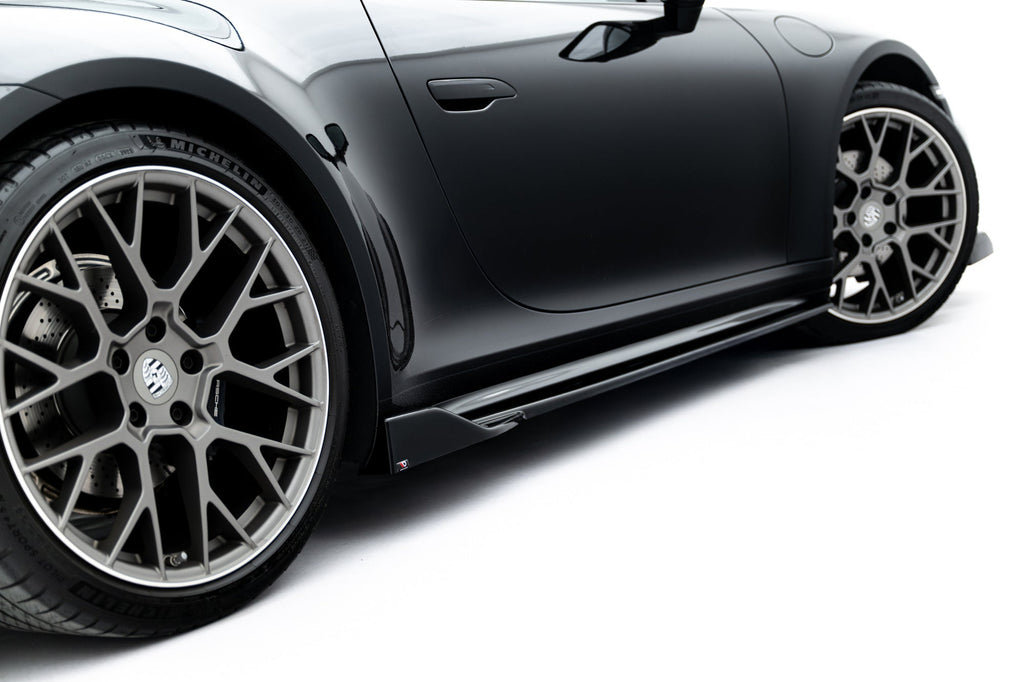 https://cdn.shopify.com/s/files/1/0899/6952/5119/files/pol_pl_Dokladki-Progow-V-2-Porsche-911-Carrera-Sport-Design-992-22946_1.jpg?v=1771031716