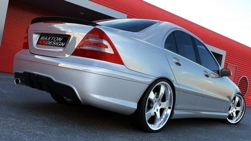 Vista posteriore del body kit Maxton in vetroresina per Mercedes-Benz Classe C W203