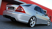 Carica l'immagine nel visualizzatore di Gallery, Vista posteriore del body kit Maxton in vetroresina per Mercedes-Benz Classe C W203