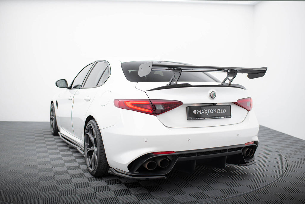 Alettone Alfa Romeo Giulia Quadrifoglio in Fibra di Carbonio — dettaglio della superficie